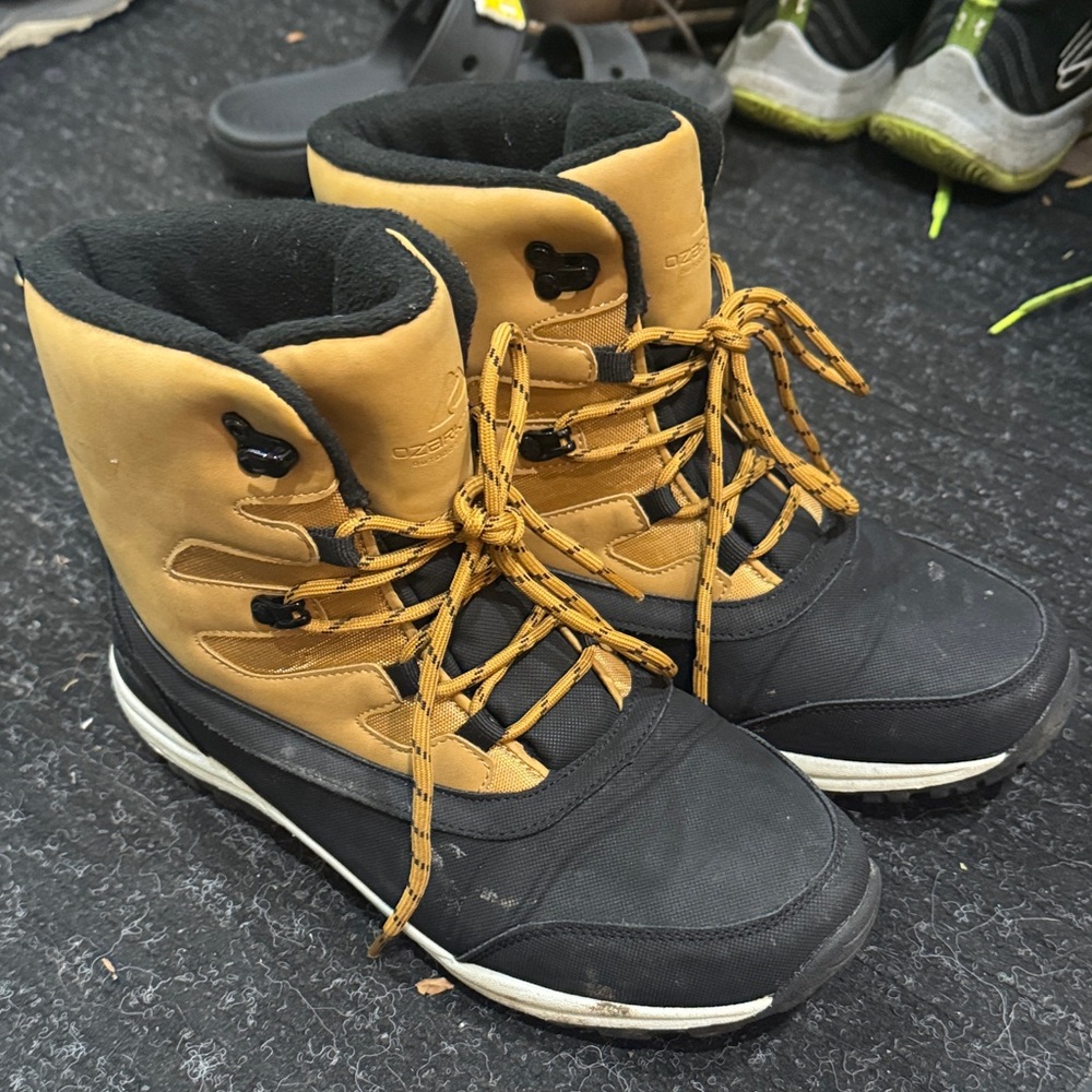 Ozark Trail Women’s Size 8 Tan and Black Winter Boots